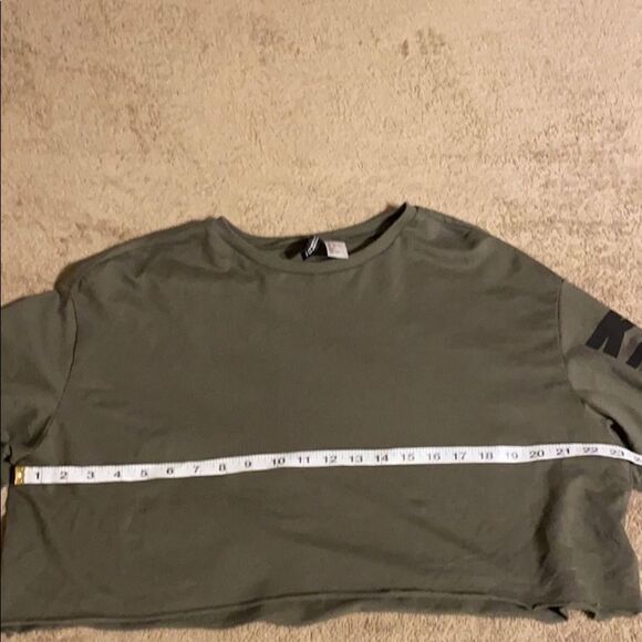 ❤️ 3/$20 H & M Divided Crop Top - Picture 4 of 7